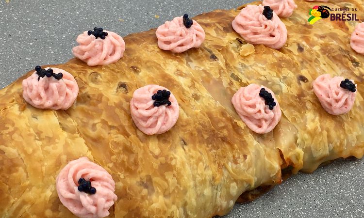 Bûche de Noël aux crevettes coupée
