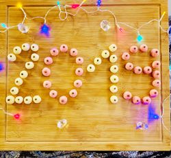 L'année 2019 écrite en chiffres avec des beijinhos qui sont des petites truffes brésiliennes à la noix de coco.