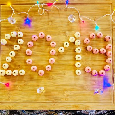 L'année 2019 écrite en chiffres avec des beijinhos qui sont des petites truffes brésiliennes à la noix de coco.