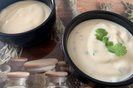Mayonnaise maison traditionnelle et aromatisée à la coriandre