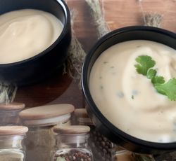 Mayonnaise maison traditionnelle et aromatisée à la coriandre