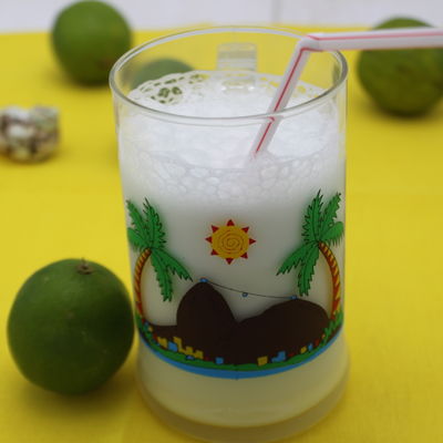 La limonade suisse est une limonade faite avec du citron vert et du lait concentré.