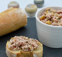 Des délicieuses rillettes de mortadelle maison.