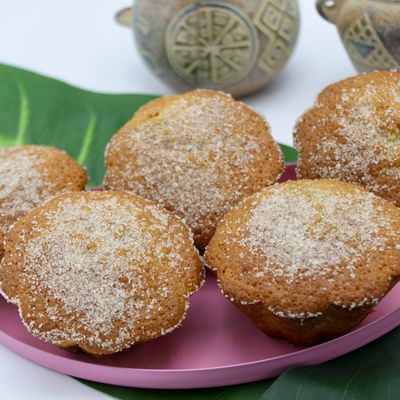 5 muffins à la banane avec du sucre et cannelle
