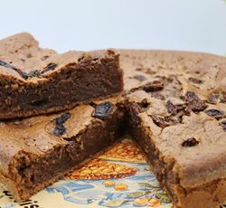 Une délicieuse recette de moelleux au chocolat avec des raisins secs.
