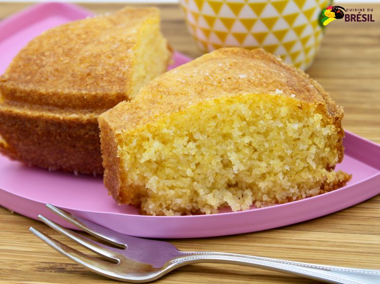 Un morceau de gâteau avec de la farine de maïs (polenta)