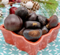 Un bol de marrons cuits