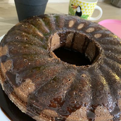 Gâteau au chocolat économique nappé au chocolat