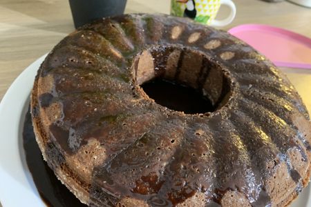 Gâteau au chocolat économique nappé au chocolat