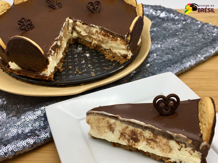 La tarte hollandaise, un dessert glacé de création brésilienne à base de crème, croûte en biscuits écrasés et ganache