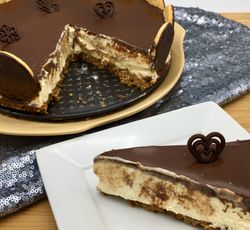 La tarte hollandaise, un dessert glacé de création brésilienne à base de crème, croûte en biscuits écrasés et ganache