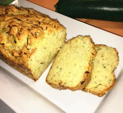 Pain de courgette maison en tranches