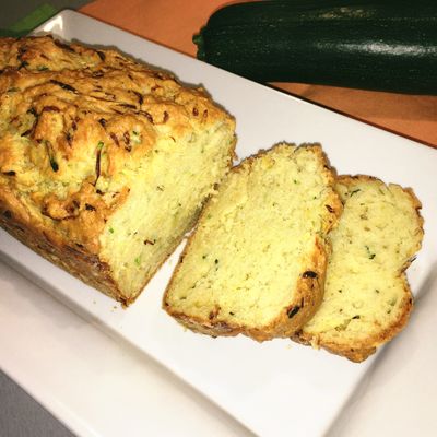 Pain de courgette maison en tranches