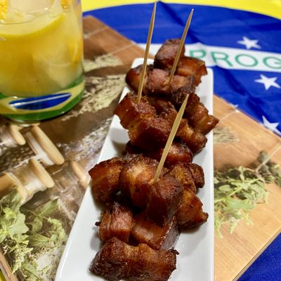 Des torresmos brésiliens, un apéritif gourmand et croustillant à base de poitrine de porc