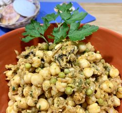 Salade de pois chiches, thon et moules portugaises marinées