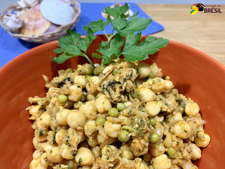 Salade de pois chiches avec fruits de mer et thon