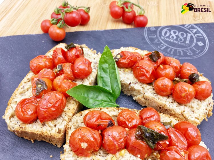 Des bruschettas de tomates cerises confites