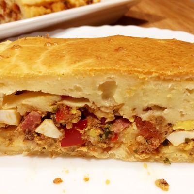 Une tranche de cake aux lardons et sardines