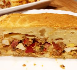 Une tranche de cake aux lardons et sardines
